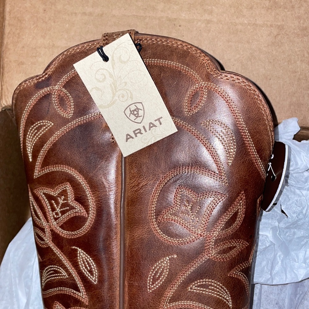 Brand new Ariat Western Heritage Boots WIDE. - Picture 3 of 4